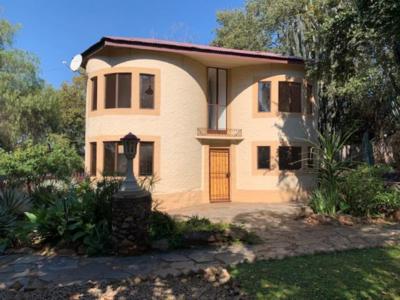 Cottage For Rent in Lanseria, Randburg